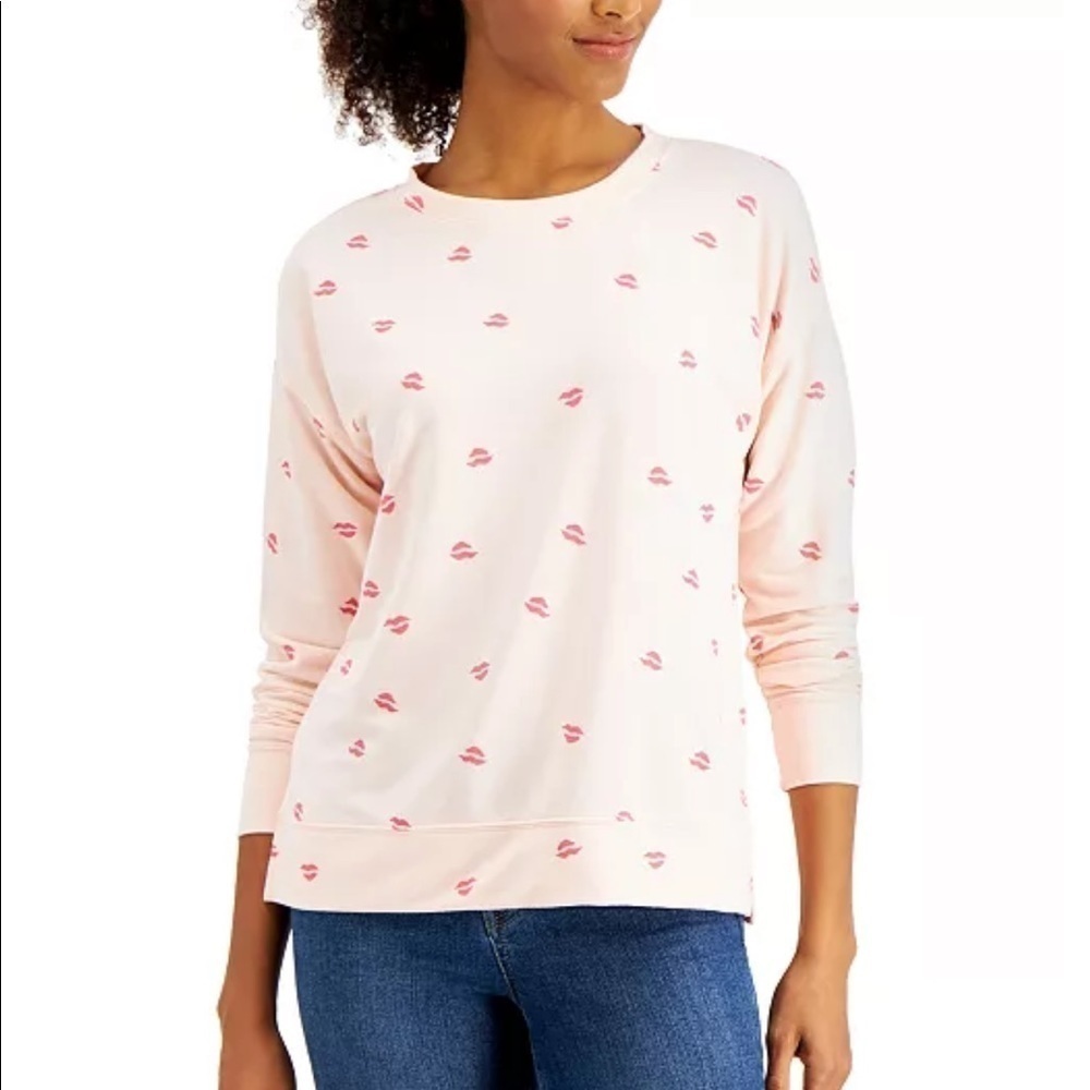 NWT Style&Co lightweight heart kiss sweatshirt size Medium Valentine’s Day